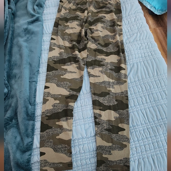 SO Camo Leggings Size Large - Picture 2 of 3